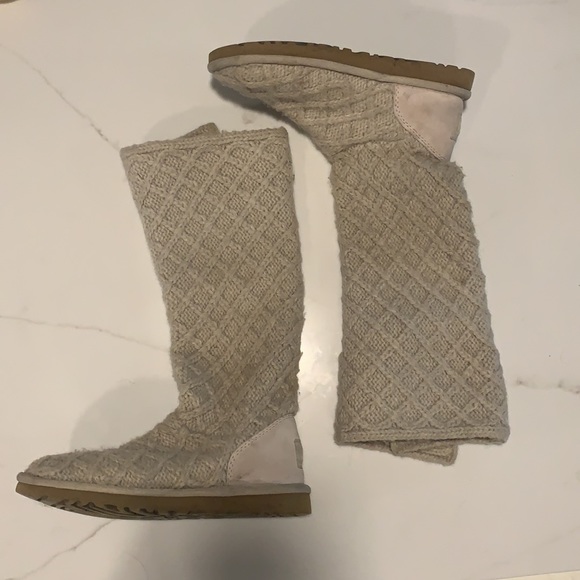 UGG Classic Cardy Boot, Size 6 - Picture 3 of 6